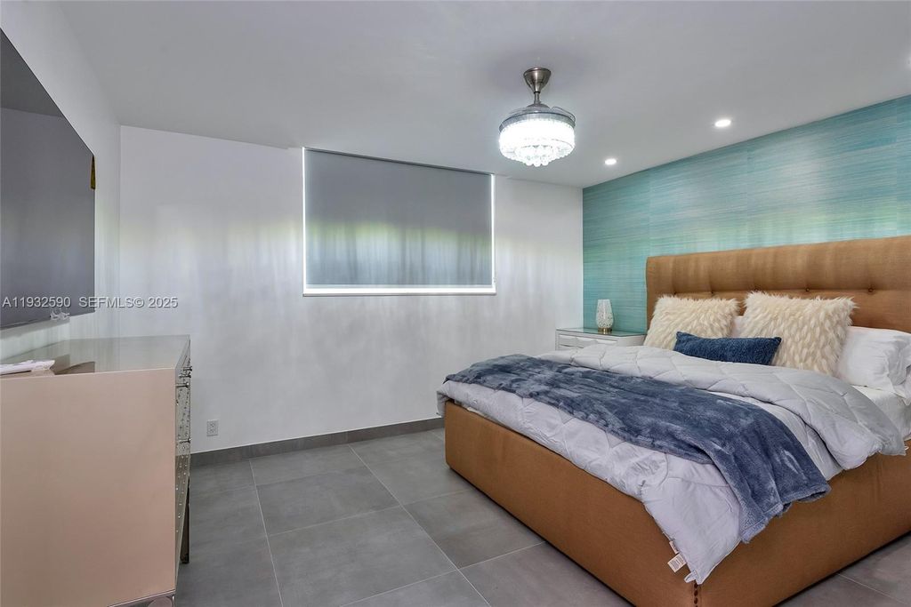 Image 22 of property listing at 4001 S Ocean Dr 9F, Hollywood, FL 33019