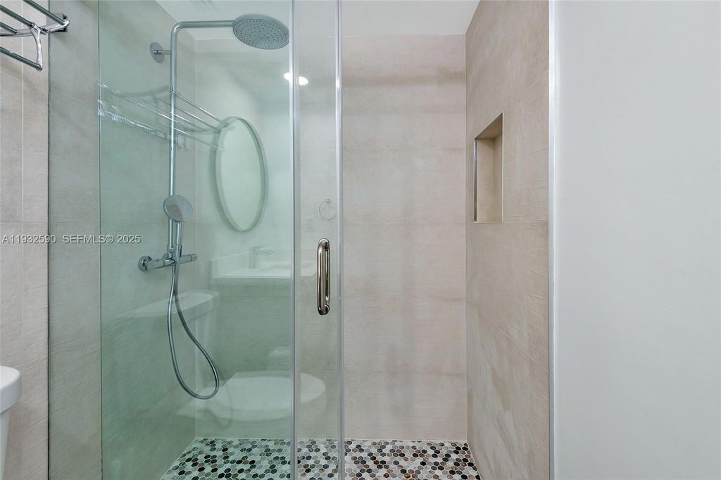 Image 23 of property listing at 4001 S Ocean Dr 9F, Hollywood, FL 33019