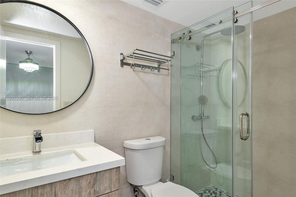 Image 24 of property listing at 4001 S Ocean Dr 9F, Hollywood, FL 33019