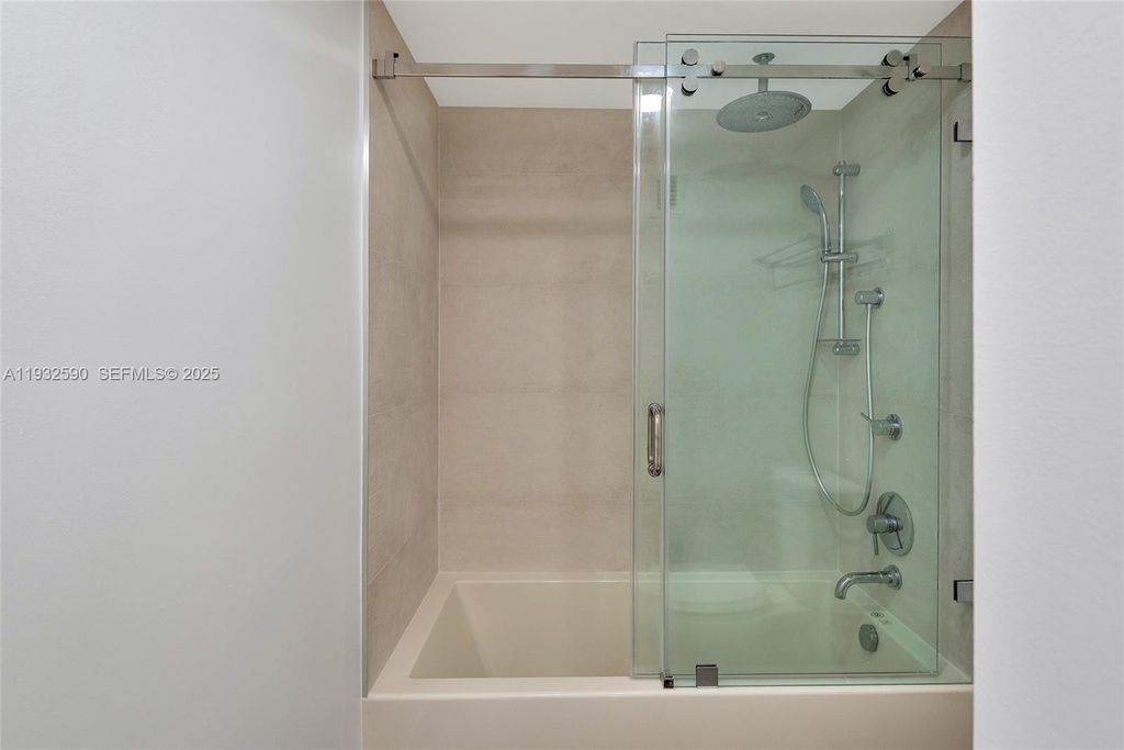 Image 25 of property listing at 4001 S Ocean Dr 9F, Hollywood, FL 33019