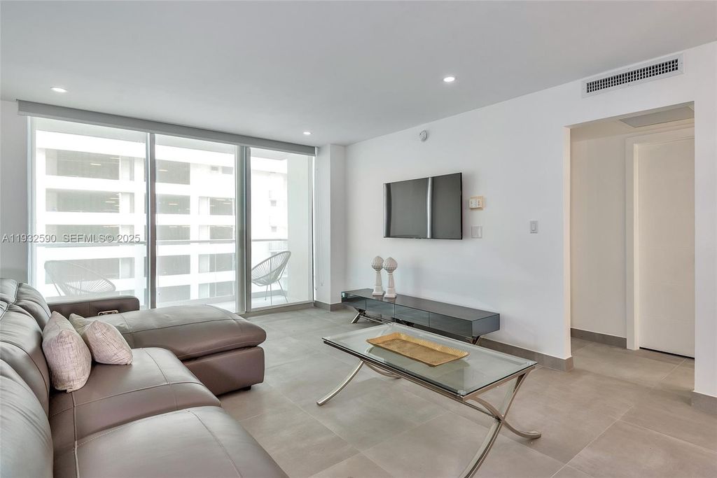 Image 26 of property listing at 4001 S Ocean Dr 9F, Hollywood, FL 33019