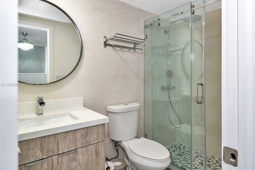 Image 38 of property listing at 4001 S Ocean Dr 9F, Hollywood, FL 33019