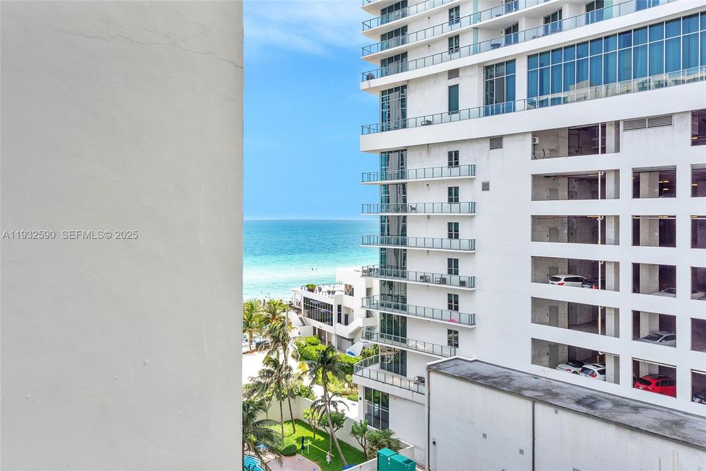 Image 8 of property listing at 4001 S Ocean Dr 9F, Hollywood, FL 33019