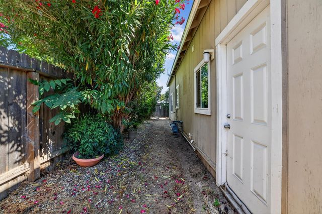 2297-2299 Beaumont St, Sacramento, CA 95815