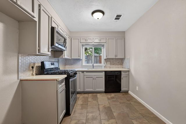 2297-2299 Beaumont St, Sacramento, CA 95815