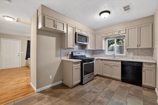 2297-2299 Beaumont St, Sacramento, CA 95815