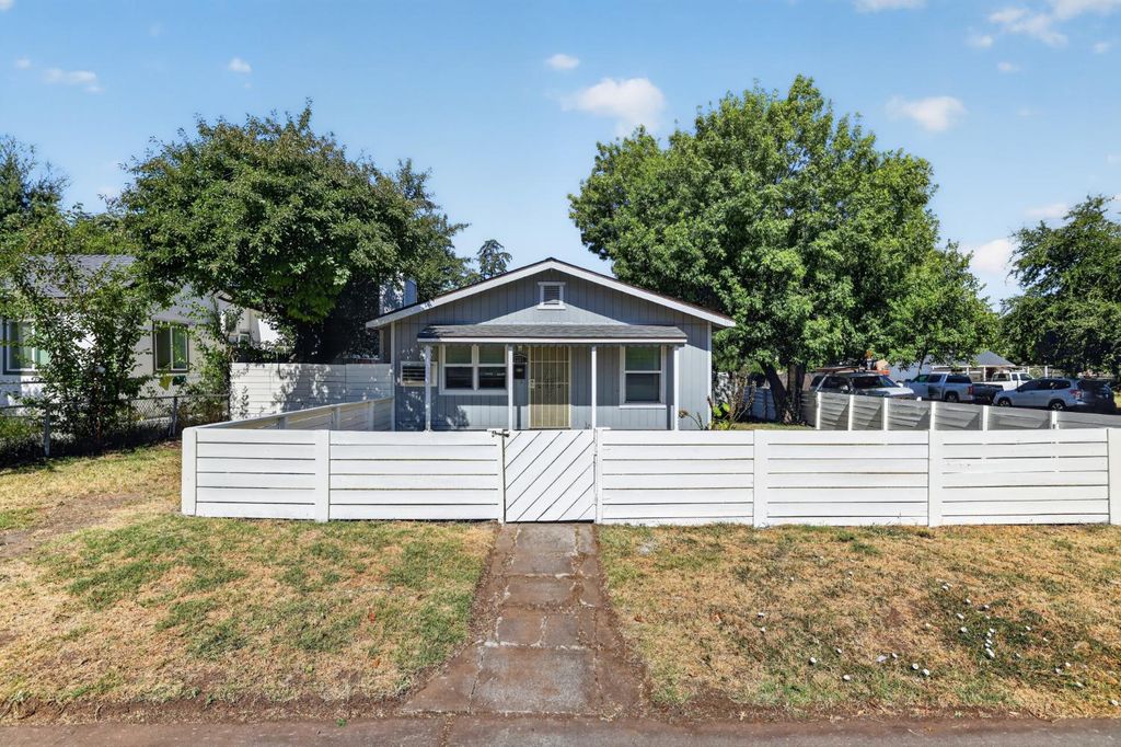 2297-2299 Beaumont St, Sacramento, CA 95815