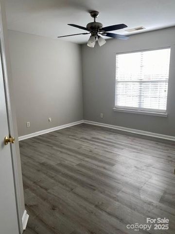 9709 Campus Walk Lane, Charlotte, NC 28262