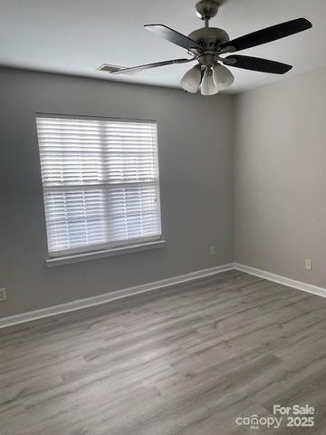 9709 Campus Walk Lane, Charlotte, NC 28262