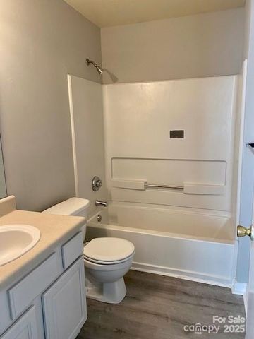 9709 Campus Walk Lane, Charlotte, NC 28262