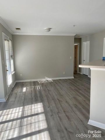 9709 Campus Walk Lane, Charlotte, NC 28262