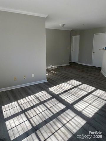 9709 Campus Walk Lane, Charlotte, NC 28262