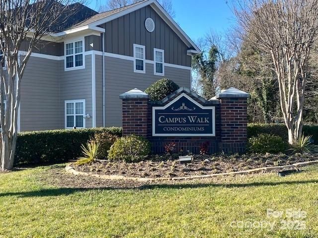 9709 Campus Walk Lane, Charlotte, NC 28262