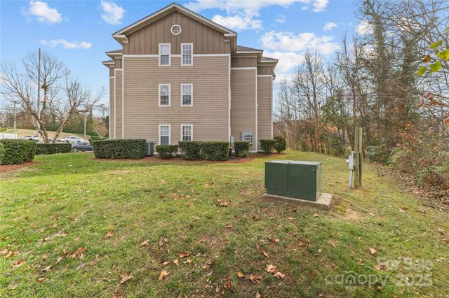 9709 Campus Walk Lane, Charlotte, NC 28262