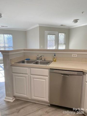 9709 Campus Walk Lane, Charlotte, NC 28262