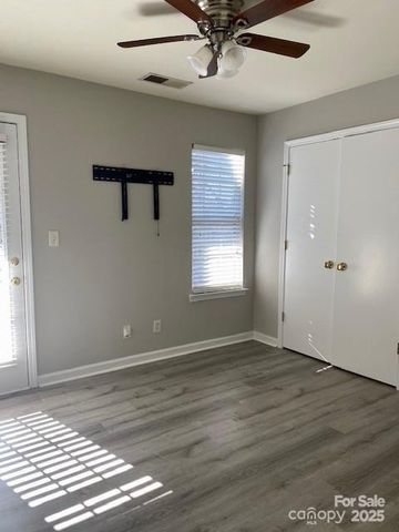 9709 Campus Walk Lane, Charlotte, NC 28262