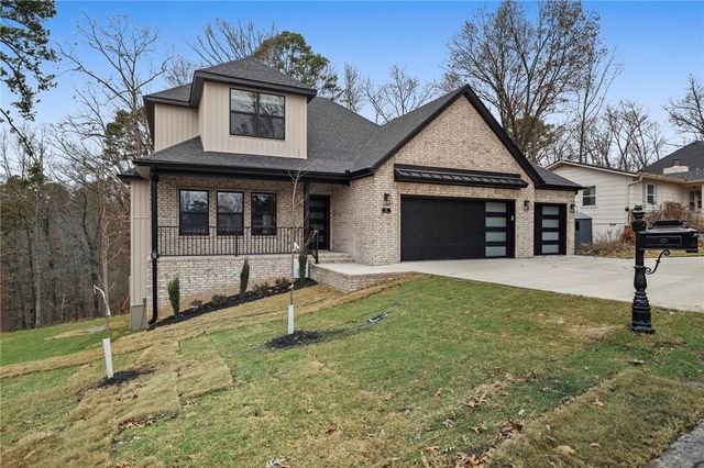 8 Swarthmoor Lane, Bella Vista, AR 72714