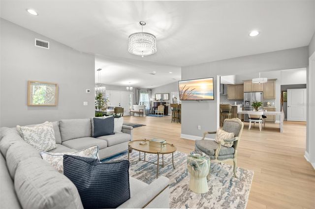 8 AMBLESIDE DRIVE, Belleair, FL 33756