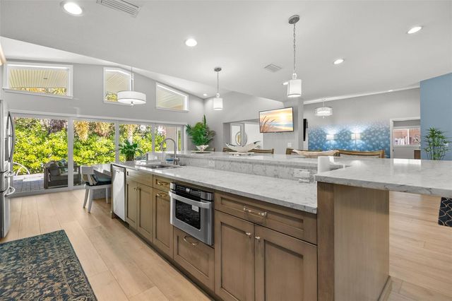 8 AMBLESIDE DRIVE, Belleair, FL 33756