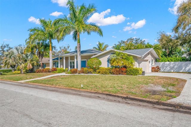 8 AMBLESIDE DRIVE, Belleair, FL 33756