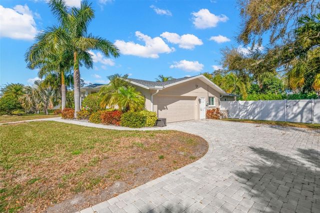 8 AMBLESIDE DRIVE, Belleair, FL 33756