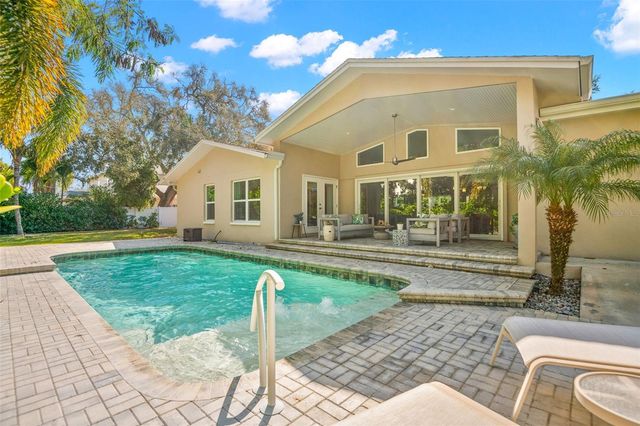 8 AMBLESIDE DRIVE, Belleair, FL 33756