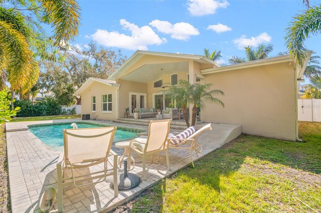 8 AMBLESIDE DRIVE, Belleair, FL 33756