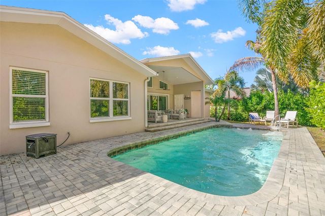 8 AMBLESIDE DRIVE, Belleair, FL 33756