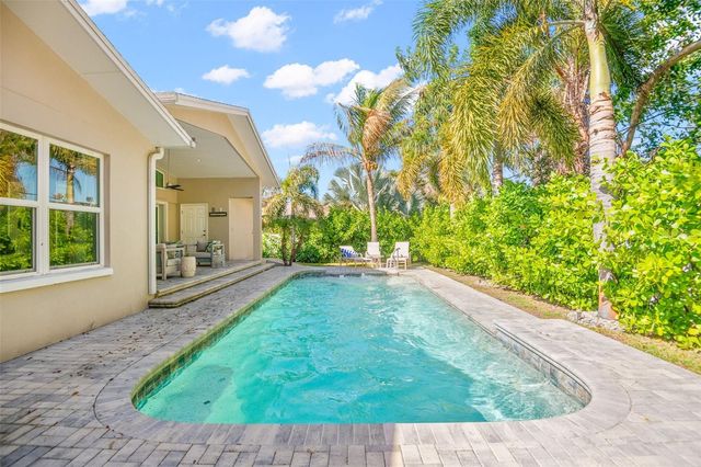 8 AMBLESIDE DRIVE, Belleair, FL 33756