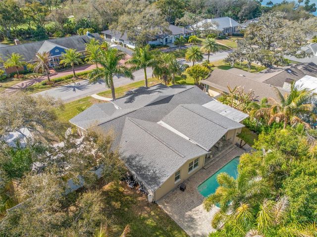 8 AMBLESIDE DRIVE, Belleair, FL 33756