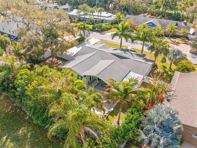 8 AMBLESIDE DRIVE, Belleair, FL 33756