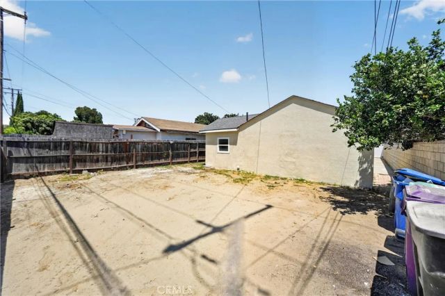 2741 Gale Avenue, Long Beach, CA 90810