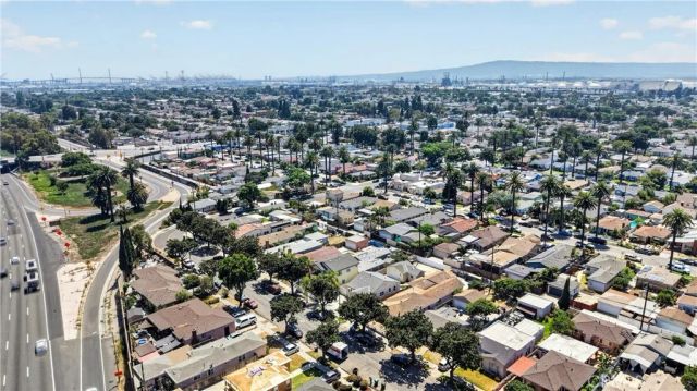 2741 Gale Avenue, Long Beach, CA 90810