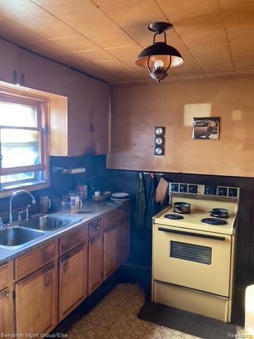 11358 E Rivard Avenue, Warren, MI 48089