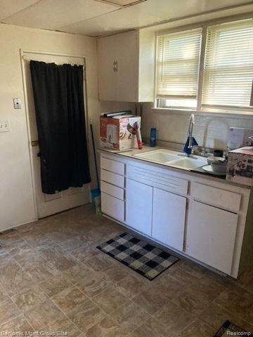 11358 E Rivard Avenue, Warren, MI 48089