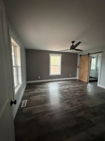 422 Parker Rd, Portland, TN 37148