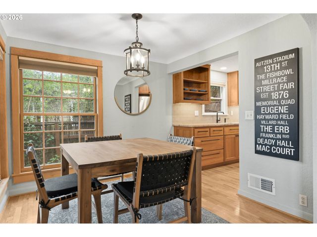 1841 FAIRMOUNT Blvd, Eugene, OR 97403