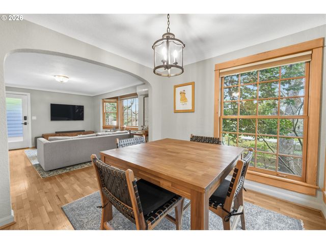 1841 FAIRMOUNT Blvd, Eugene, OR 97403