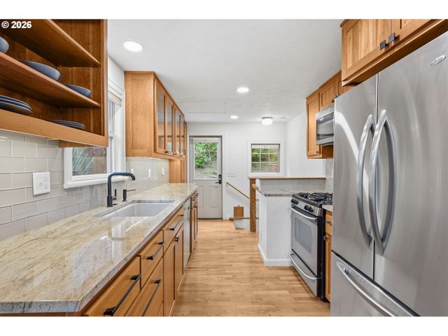 1841 FAIRMOUNT Blvd, Eugene, OR 97403