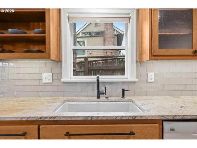 1841 FAIRMOUNT Blvd, Eugene, OR 97403