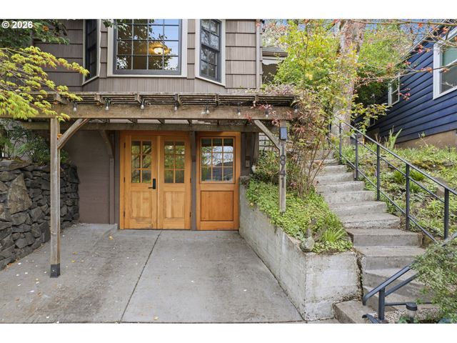 1841 FAIRMOUNT Blvd, Eugene, OR 97403