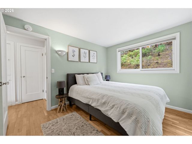 1841 FAIRMOUNT Blvd, Eugene, OR 97403