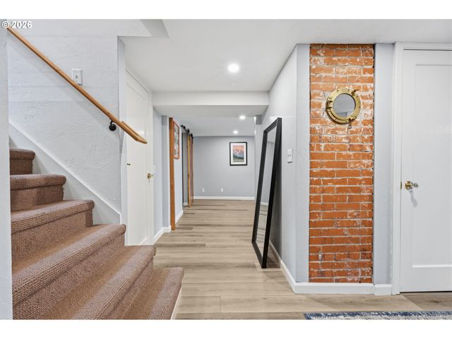 1841 FAIRMOUNT Blvd, Eugene, OR 97403