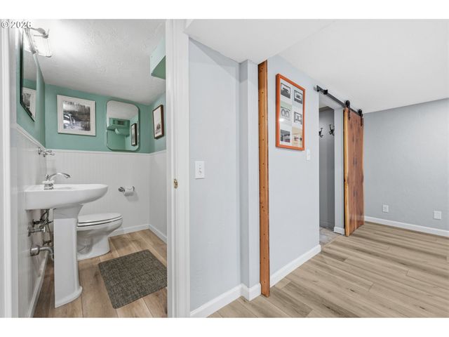 1841 FAIRMOUNT Blvd, Eugene, OR 97403