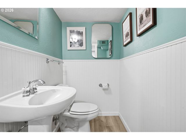 1841 FAIRMOUNT Blvd, Eugene, OR 97403