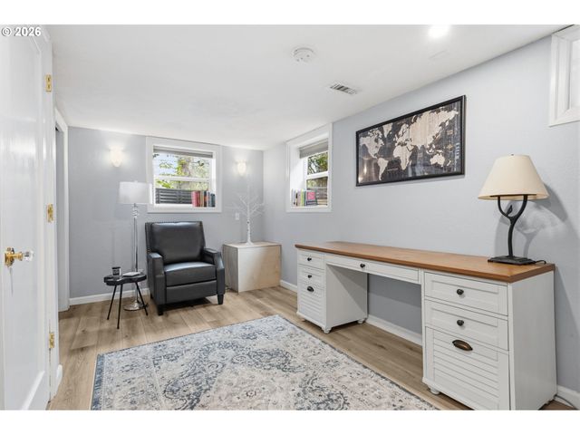 1841 FAIRMOUNT Blvd, Eugene, OR 97403