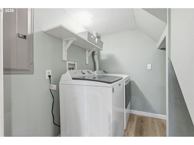 1841 FAIRMOUNT Blvd, Eugene, OR 97403