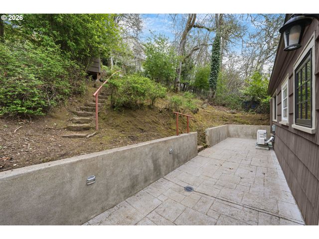 1841 FAIRMOUNT Blvd, Eugene, OR 97403