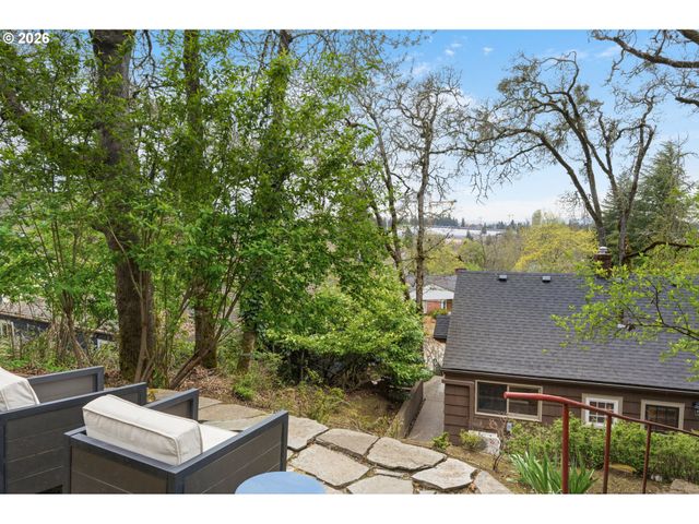 1841 FAIRMOUNT Blvd, Eugene, OR 97403