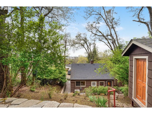 1841 FAIRMOUNT Blvd, Eugene, OR 97403